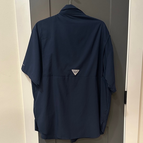 Columbia Men's Dark Blue Casual Shirt - Picture 2 of 3